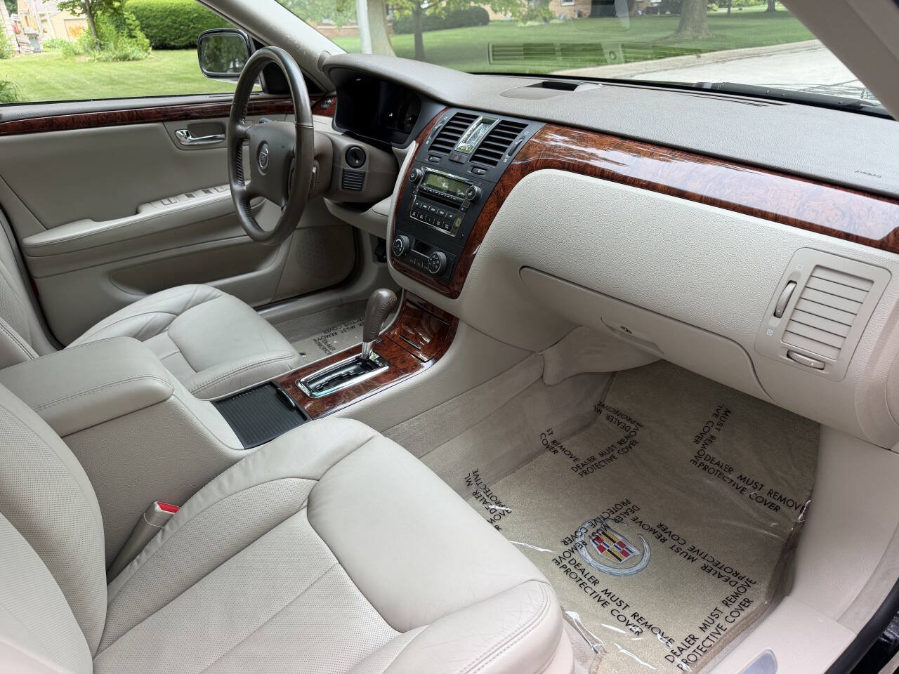 Used 2006 Cadillac DTS w/ Trunk Convenience Package FWD image 17