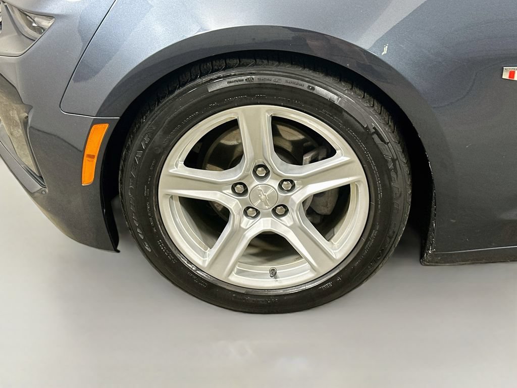 Used 2023 Chevrolet Camaro LT RWD image 8