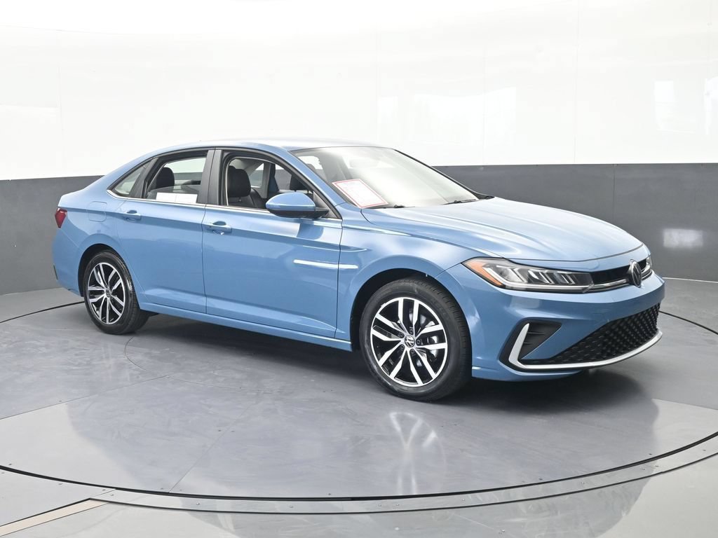 Used 2025 Volkswagen Jetta SE FWD image 8