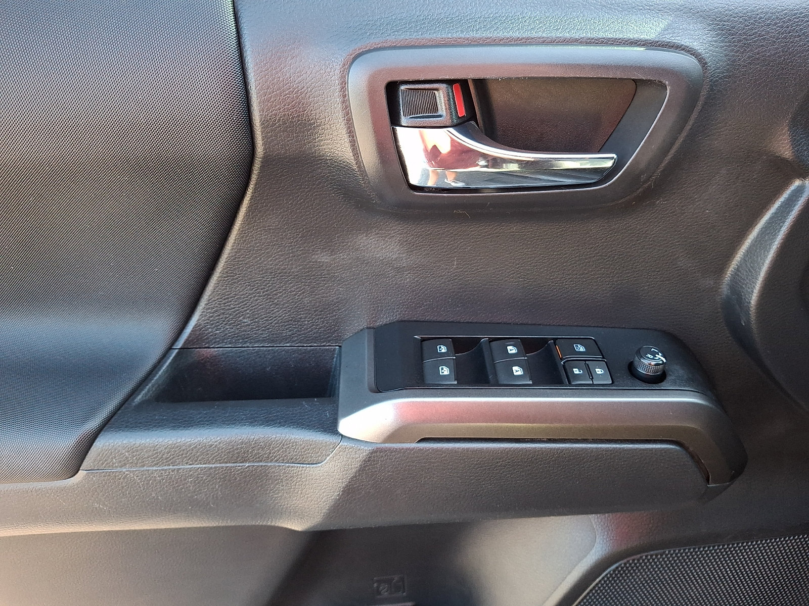 Used 2022 Toyota Tacoma TRD Off-Road AWD/4WD image 13