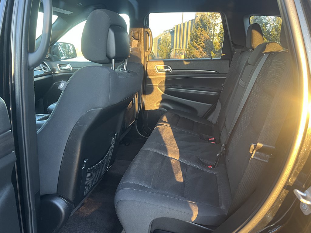 Used 2018 Jeep Grand Cherokee Laredo image 15