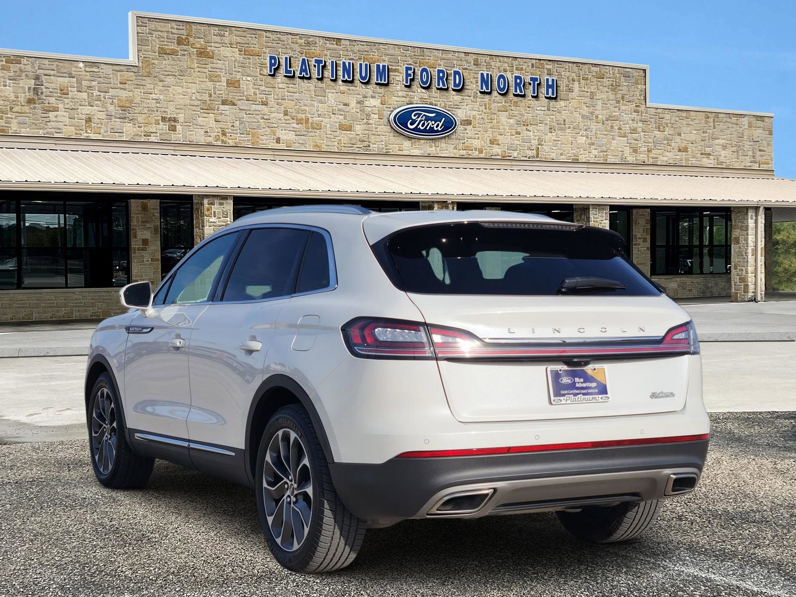 Used 2023 Lincoln Nautilus Reserve image 4