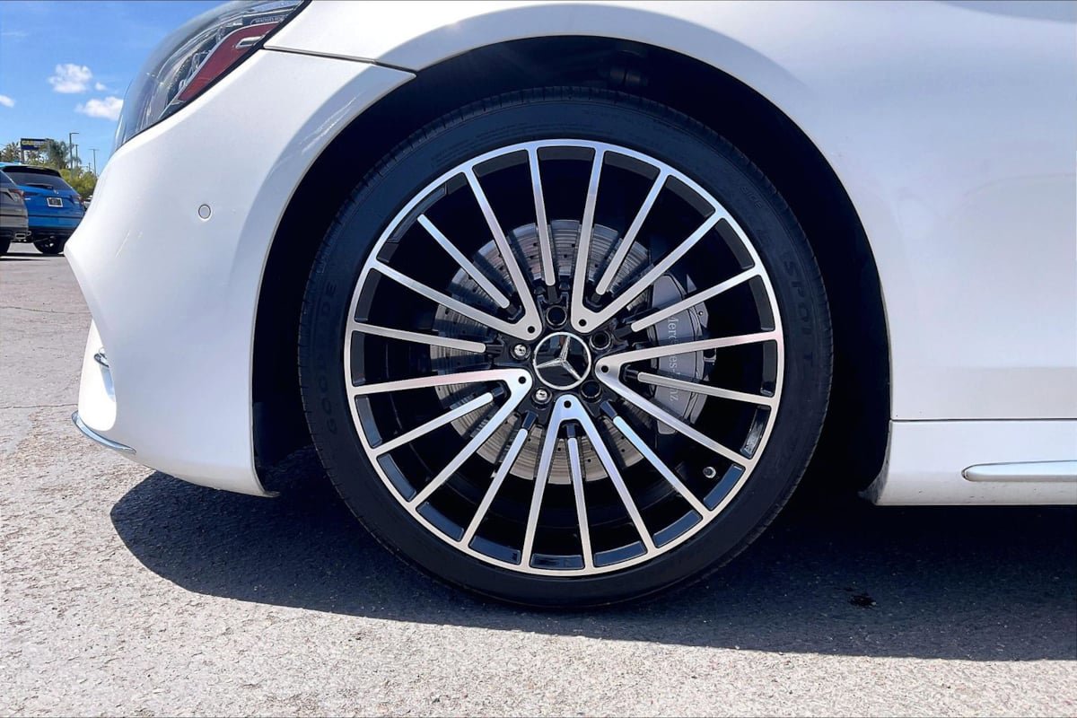 Used 2018 Mercedes-Benz S 560 Sedan image 4