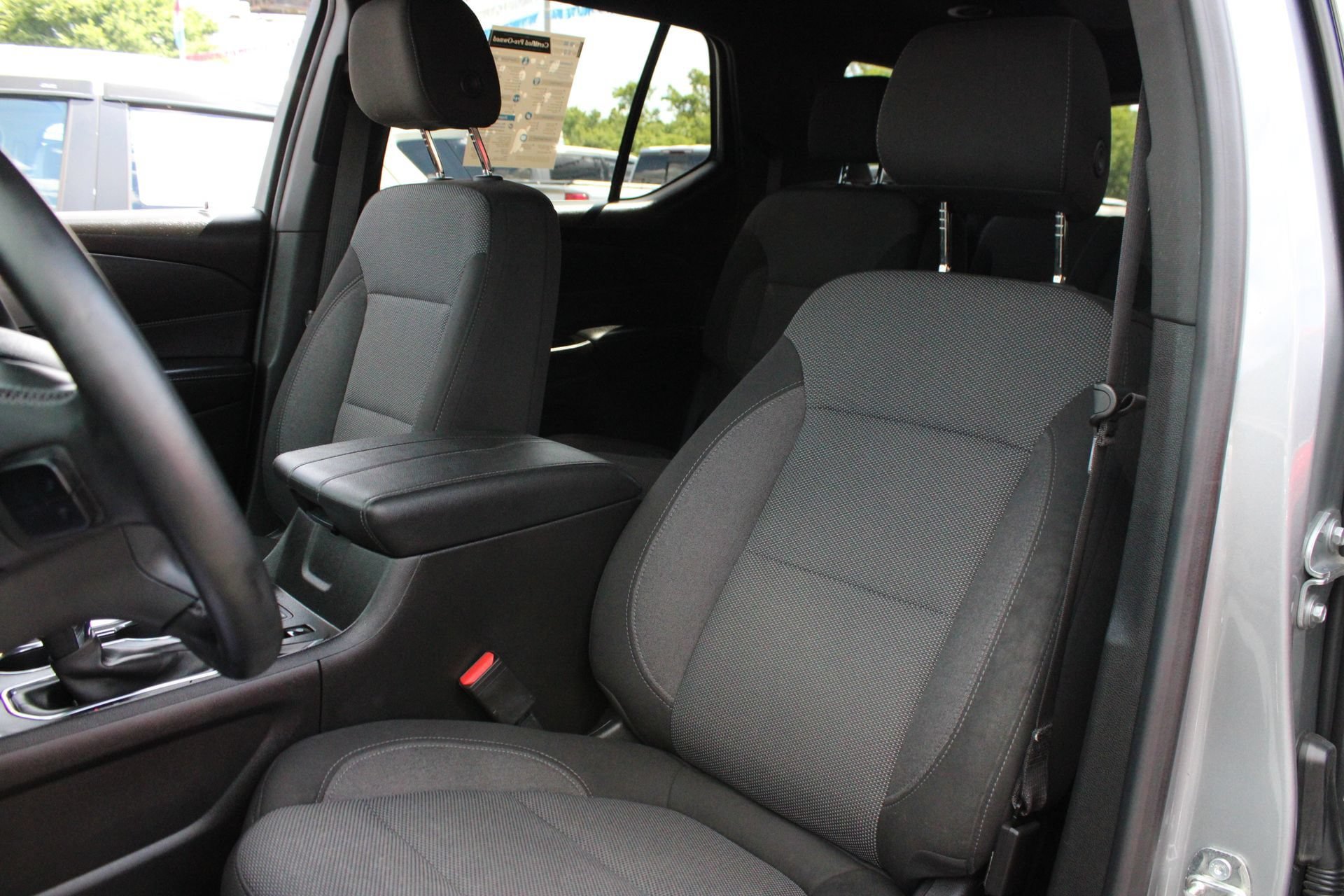 Used 2023 Chevrolet Traverse LT FWD image 14