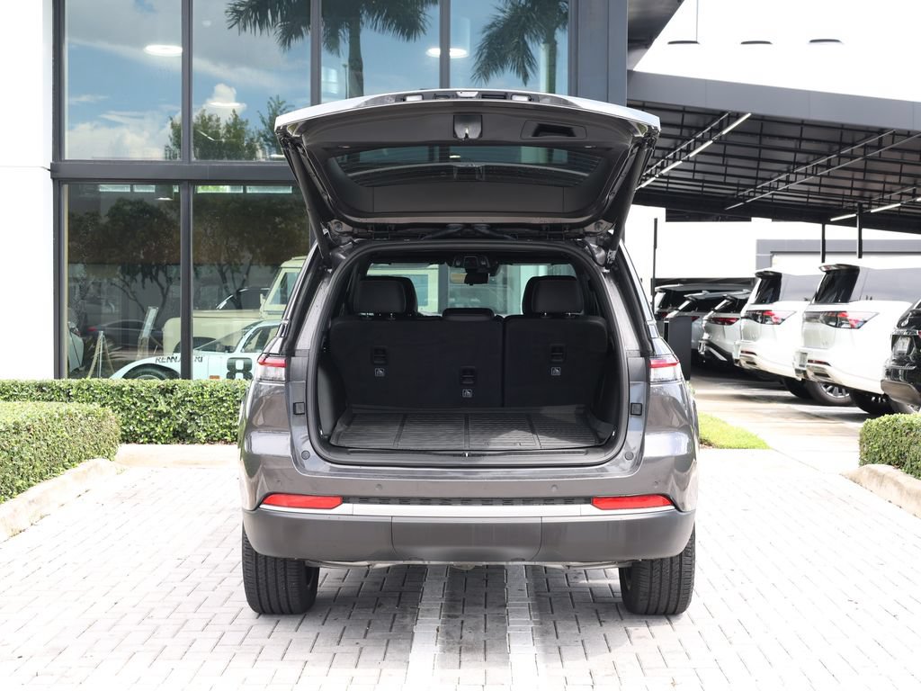 Used 2026 Jeep Grand Cherokee Limited w/ Luxury Tech Group II RWD image 7
