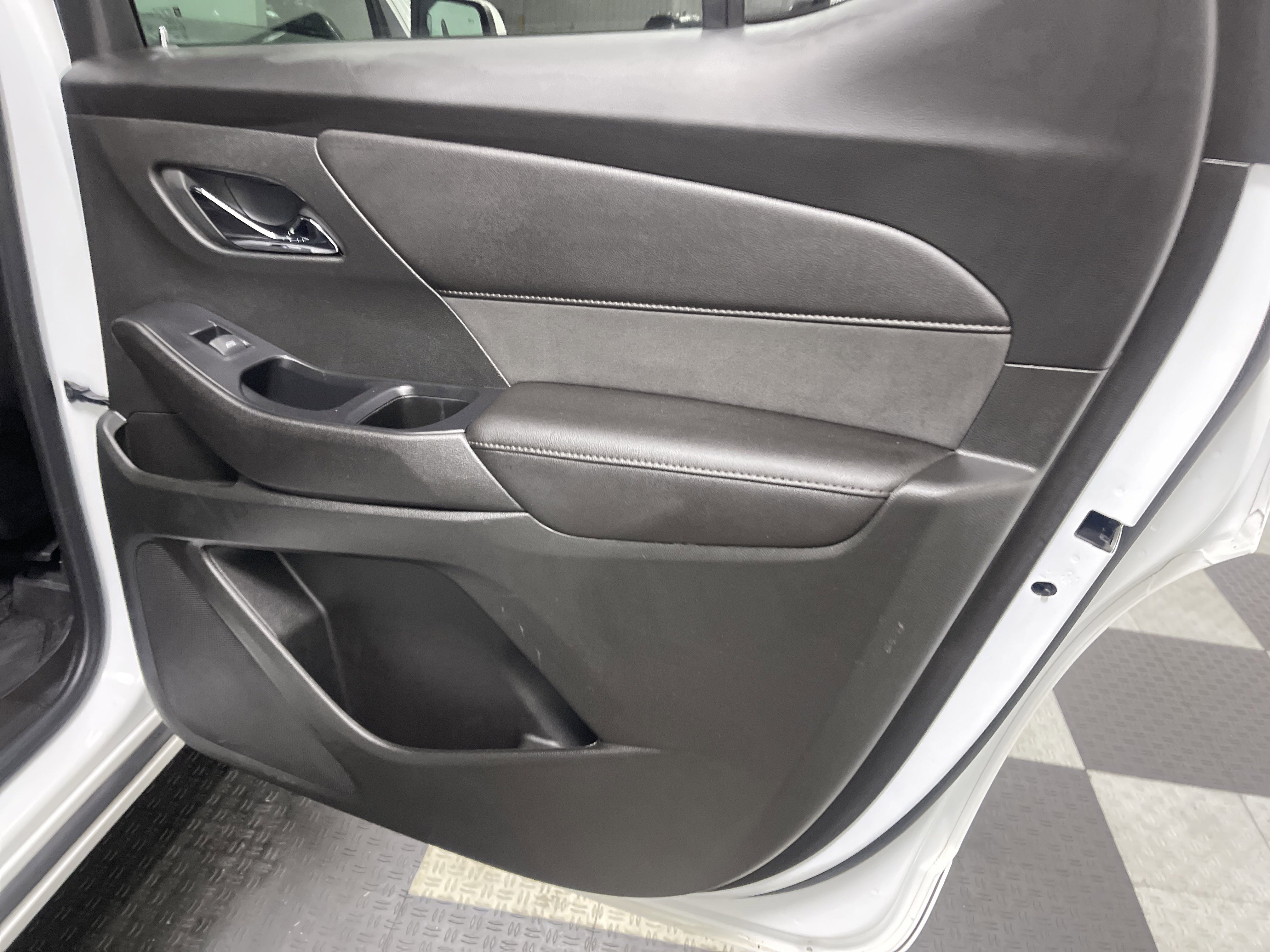 Used 2022 Chevrolet Traverse High Country AWD/4WD image 19