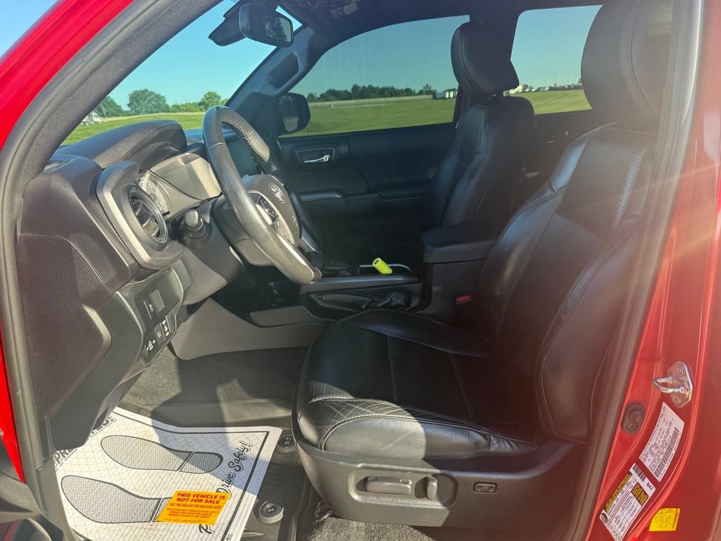 Used 2020 Toyota Tacoma TRD Off-Road w/ TRD Premium Off Road Package AWD/4WD image 24