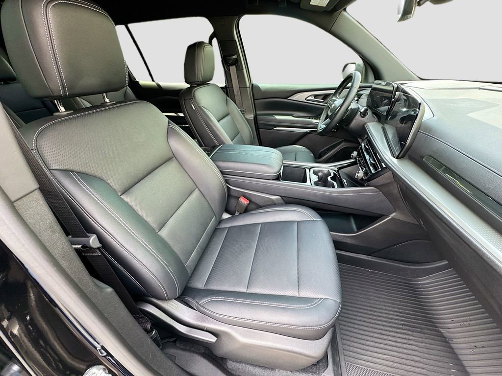 Used 2026 Chevrolet Traverse LT w/ Driver Confidence Package image 25