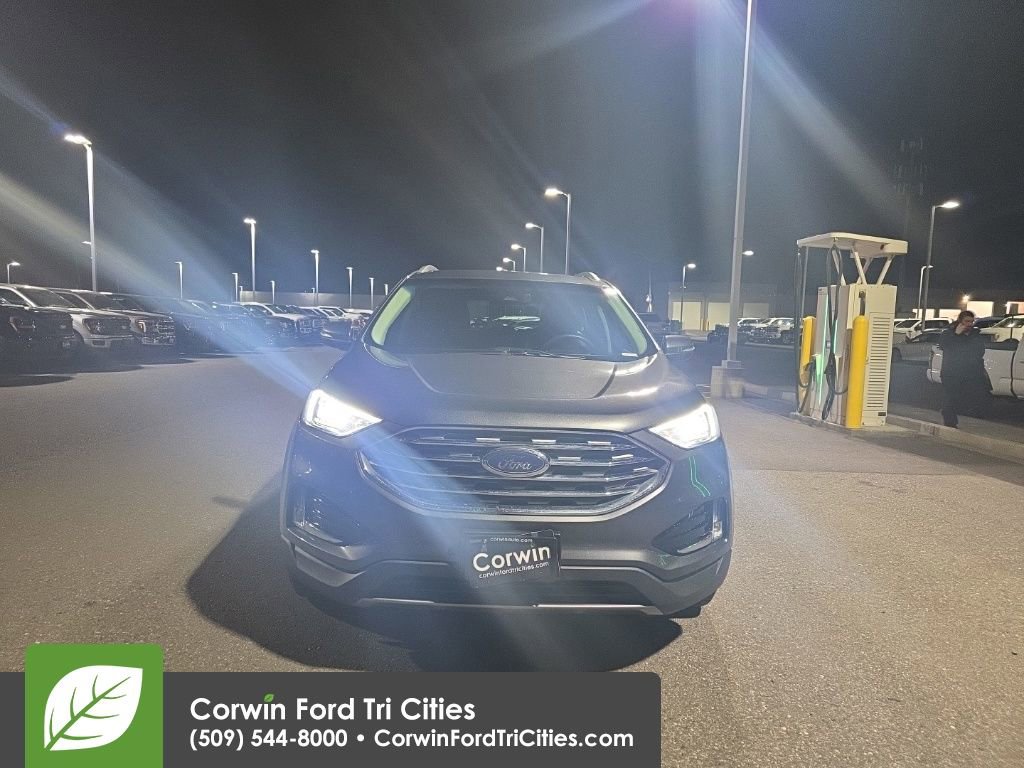Used 2019 Ford Edge Titanium image 2