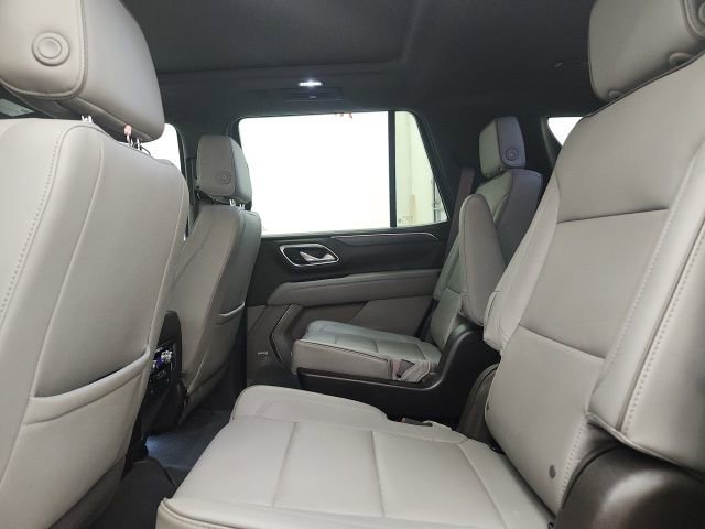 Used 2023 GMC Yukon SLT w/ SLT Premium Package AWD/4WD image 11