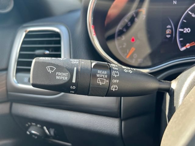 Certified 2020 Jeep Grand Cherokee Laredo AWD/4WD image 21