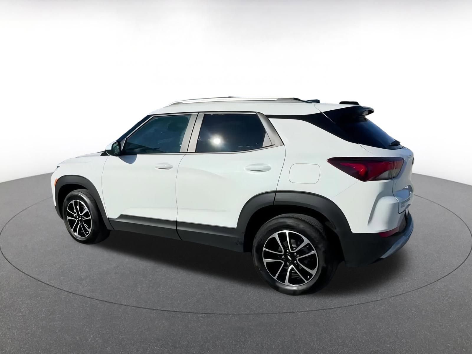 Used 2025 Chevrolet TrailBlazer LT w/ Driver Confidence Package image 10