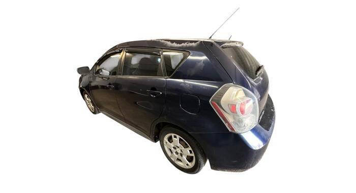 Used 2010 Pontiac Vibe w/ Preferred Package FWD image 3