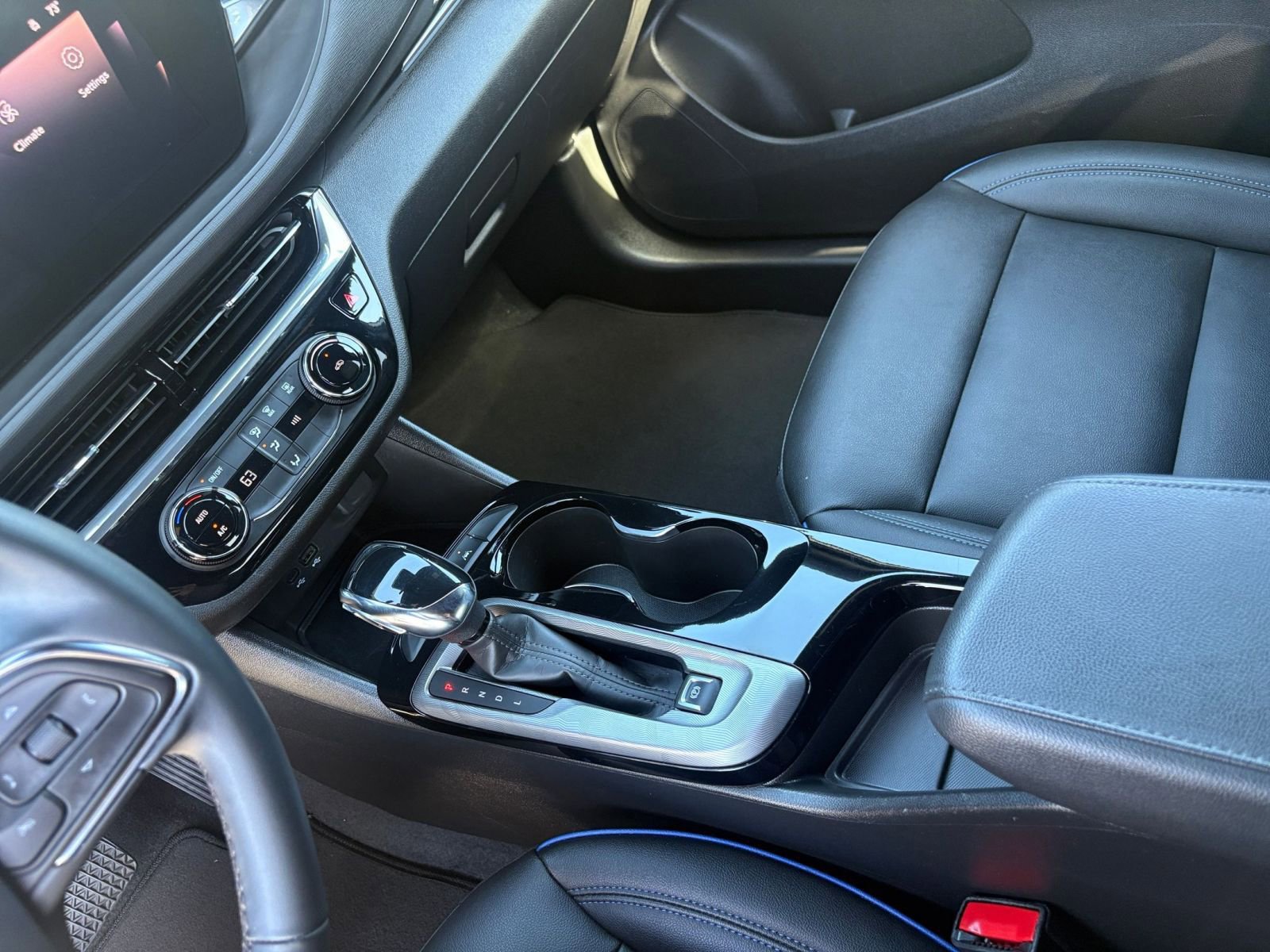 Used 2025 Buick Envista Sport Touring image 40