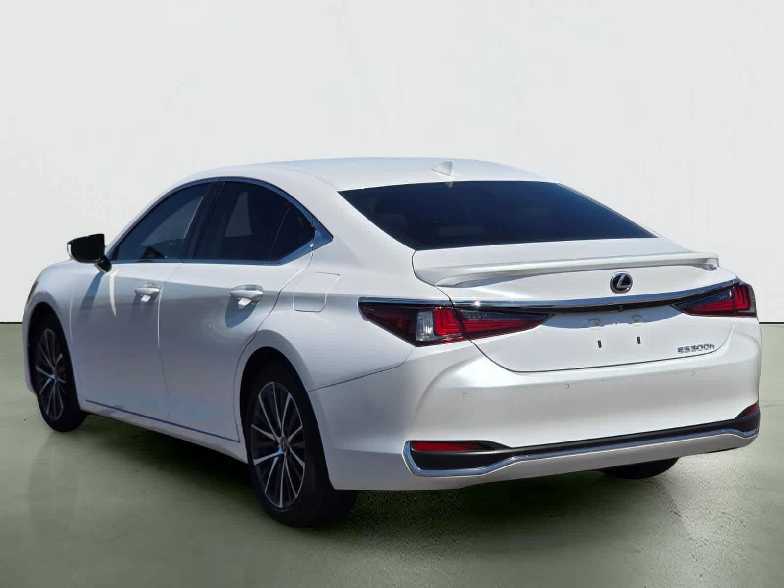 Used 2025 Lexus ES 300h w/ Premium Package FWD image 4