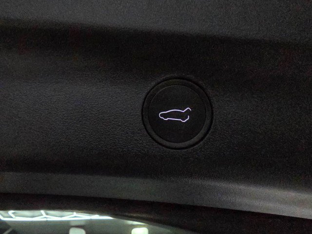 Used 2025 Tesla Model Y Long Range AWD/4WD image 36