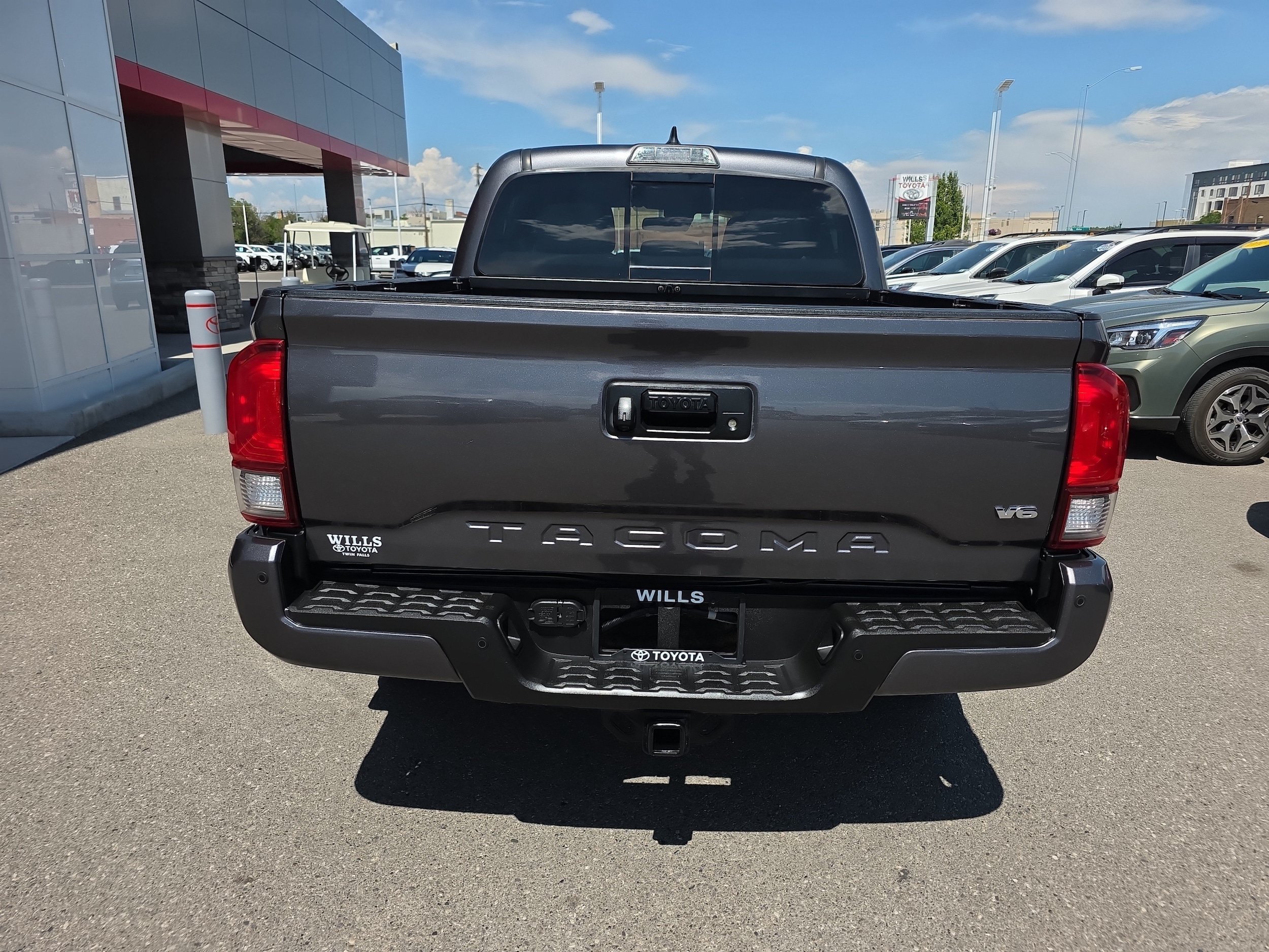 Used 2019 Toyota Tacoma TRD Off-Road w/ Technology Package AWD/4WD image 7