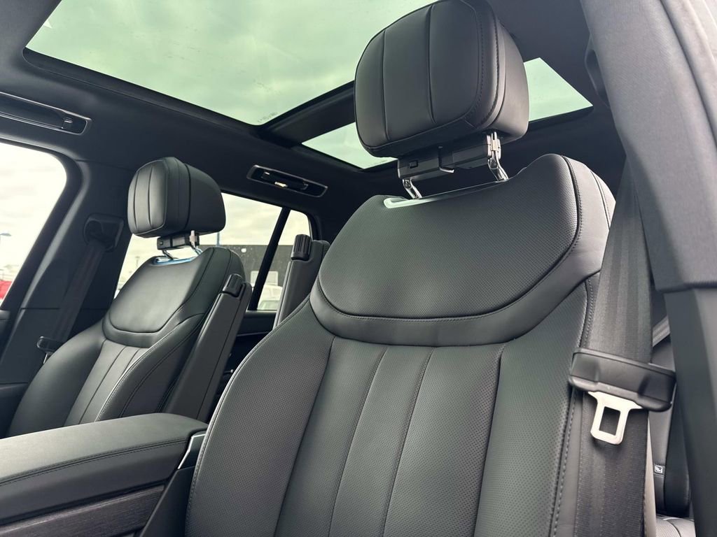 New 2026 Land Rover Range Rover SE image 19