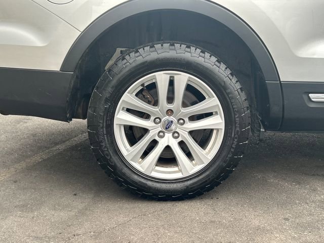 Used 2017 Ford Explorer XLT image 27