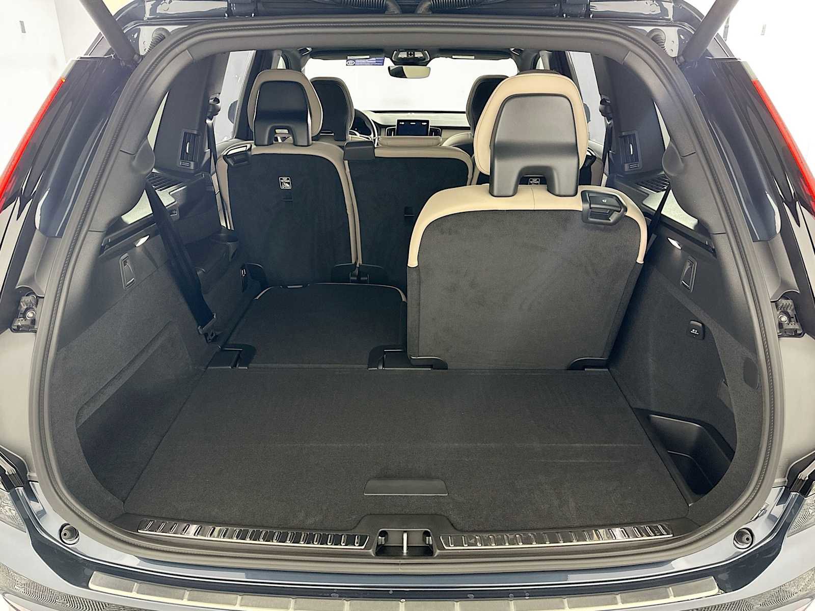 New 2026 Volvo XC90 T8 Plus w/ Protection Package Premier AWD/4WD image 24