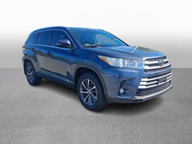 Used 2019 Toyota Highlander XLE AWD/4WD image 3