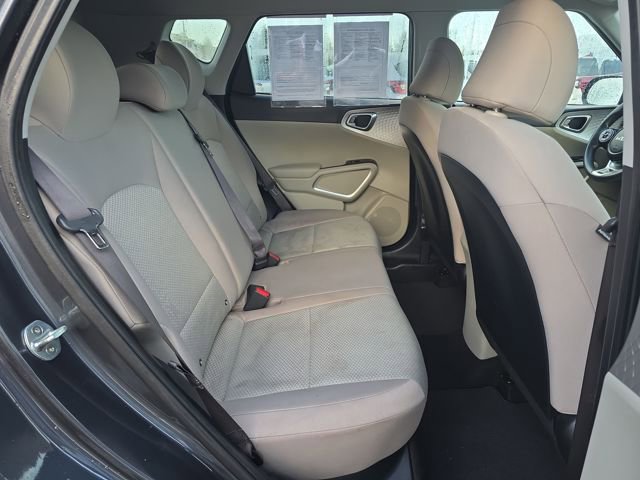 Used 2022 Kia Soul LX image 11