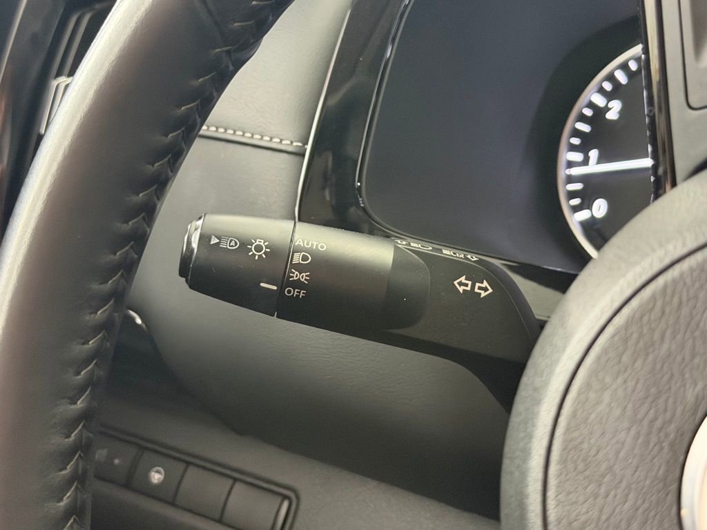 Used 2023 Nissan Pathfinder SV image 14