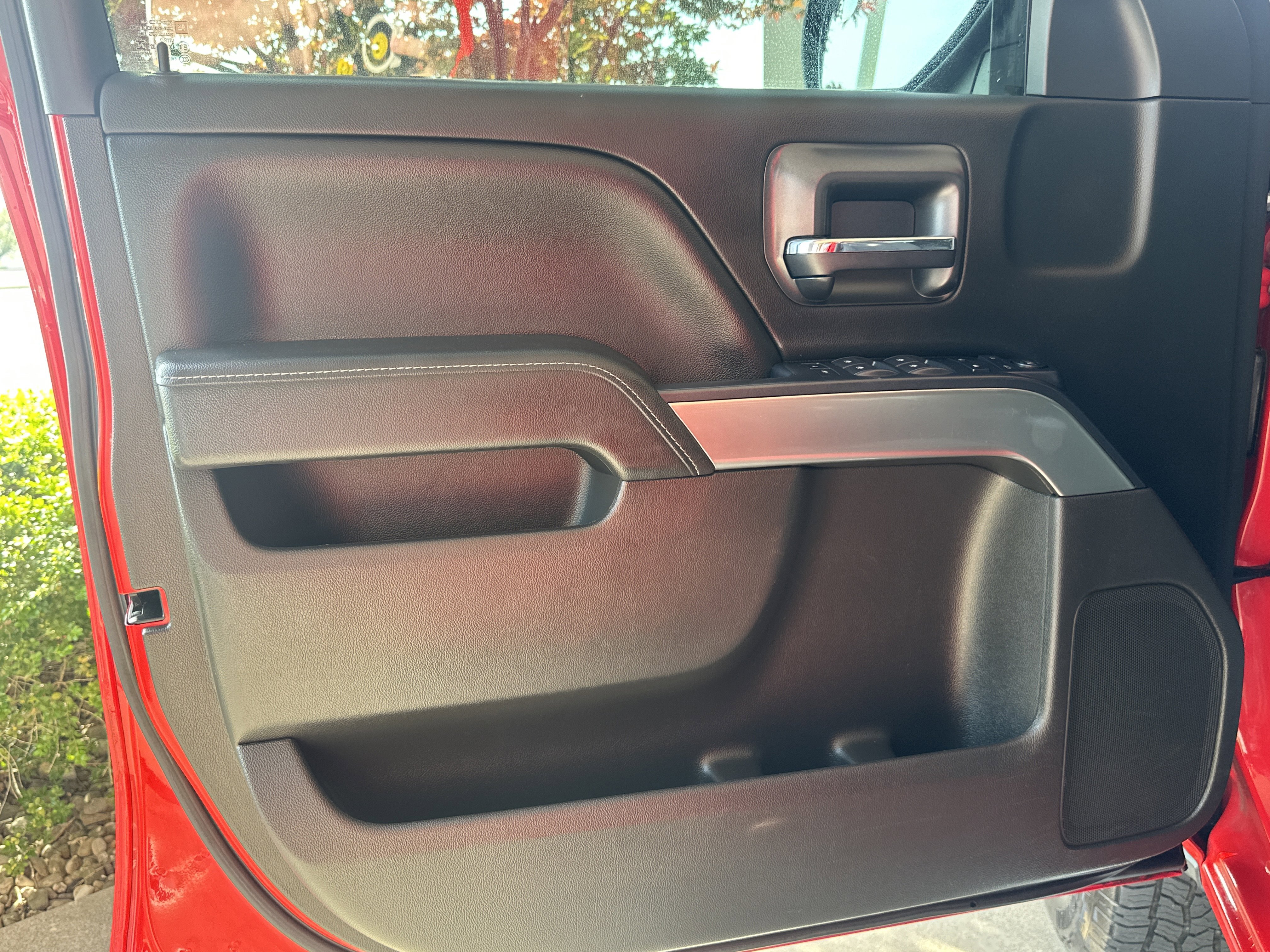 Used 2018 Chevrolet Silverado 1500 LT w/ All Star Edition AWD/4WD image 9