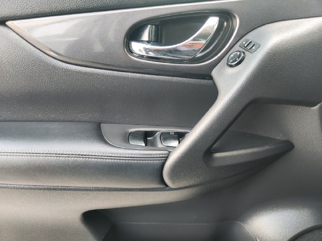 Used 2017 Nissan Rogue S FWD image 20