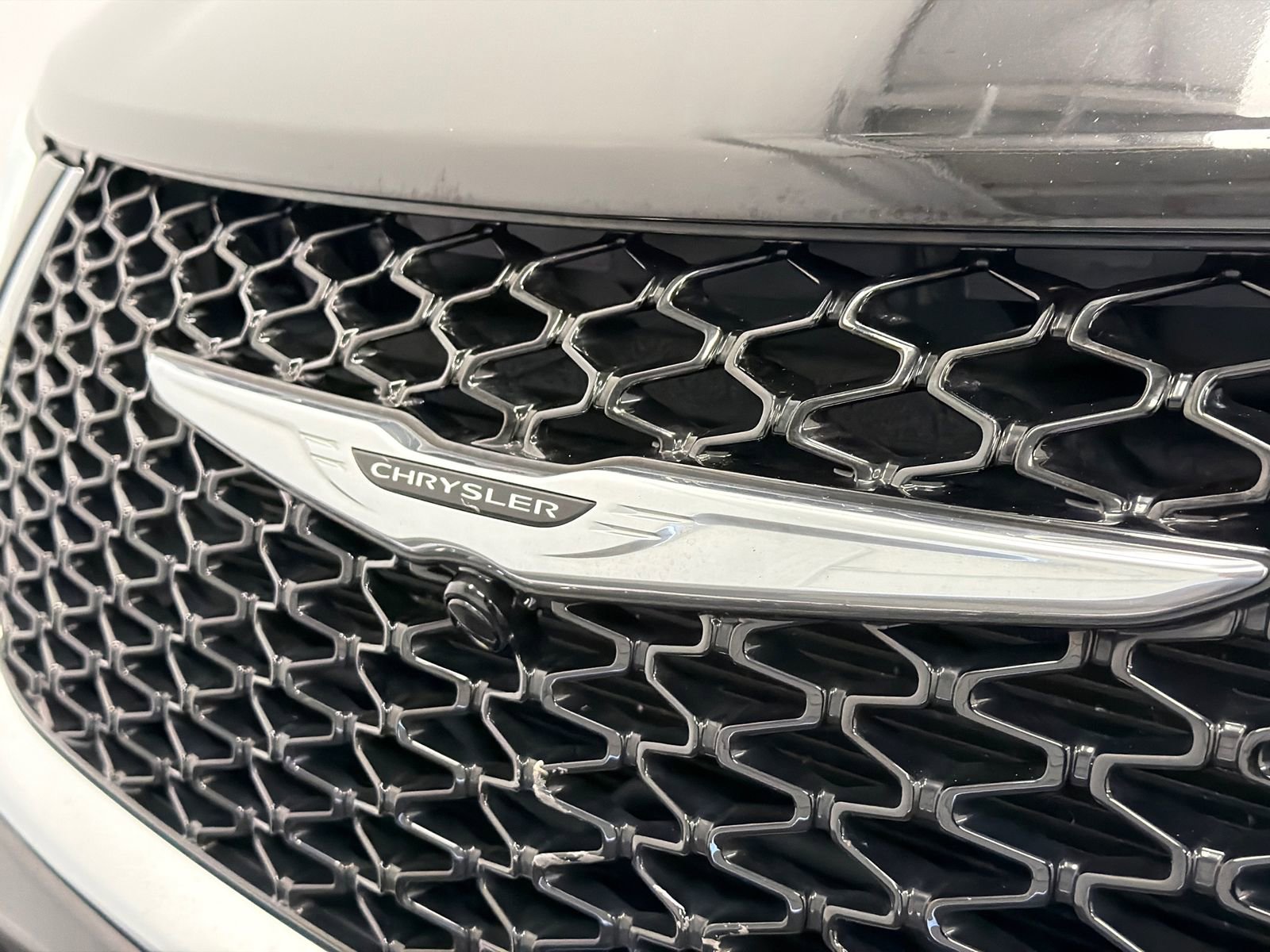 Used 2024 Chrysler Pacifica Touring-L image 13