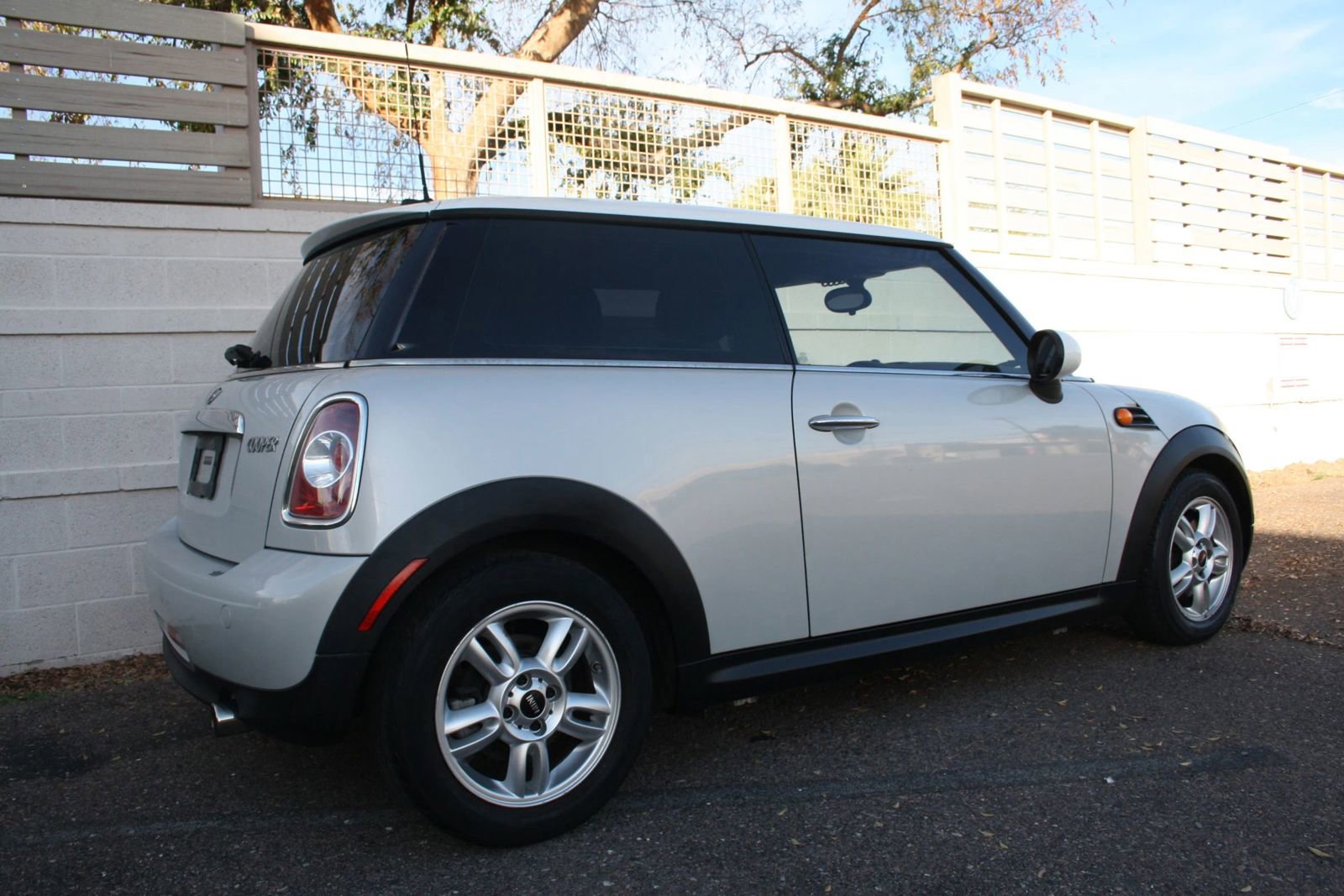 Used 2011 MINI Cooper Hardtop image 3