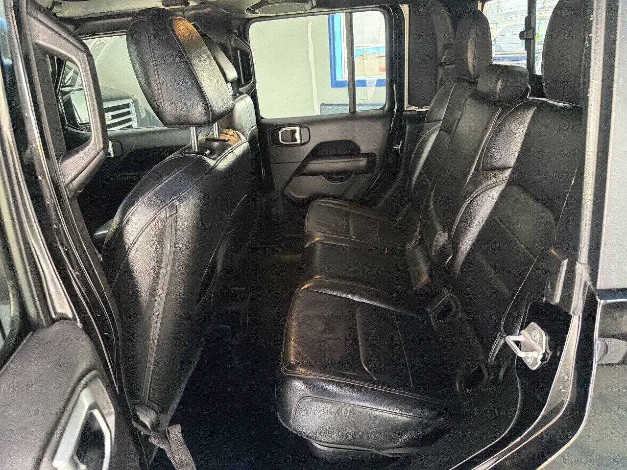 Used 2020 Jeep Gladiator Overland w/ Uconnect 4C Nav & Sound Group AWD/4WD image 17