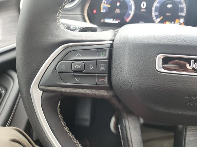New 2025 Jeep Grand Cherokee Limited w/ Black Appearance Package image 14