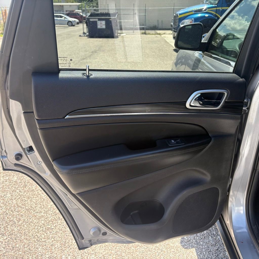Used 2019 Jeep Grand Cherokee Limited AWD/4WD image 12