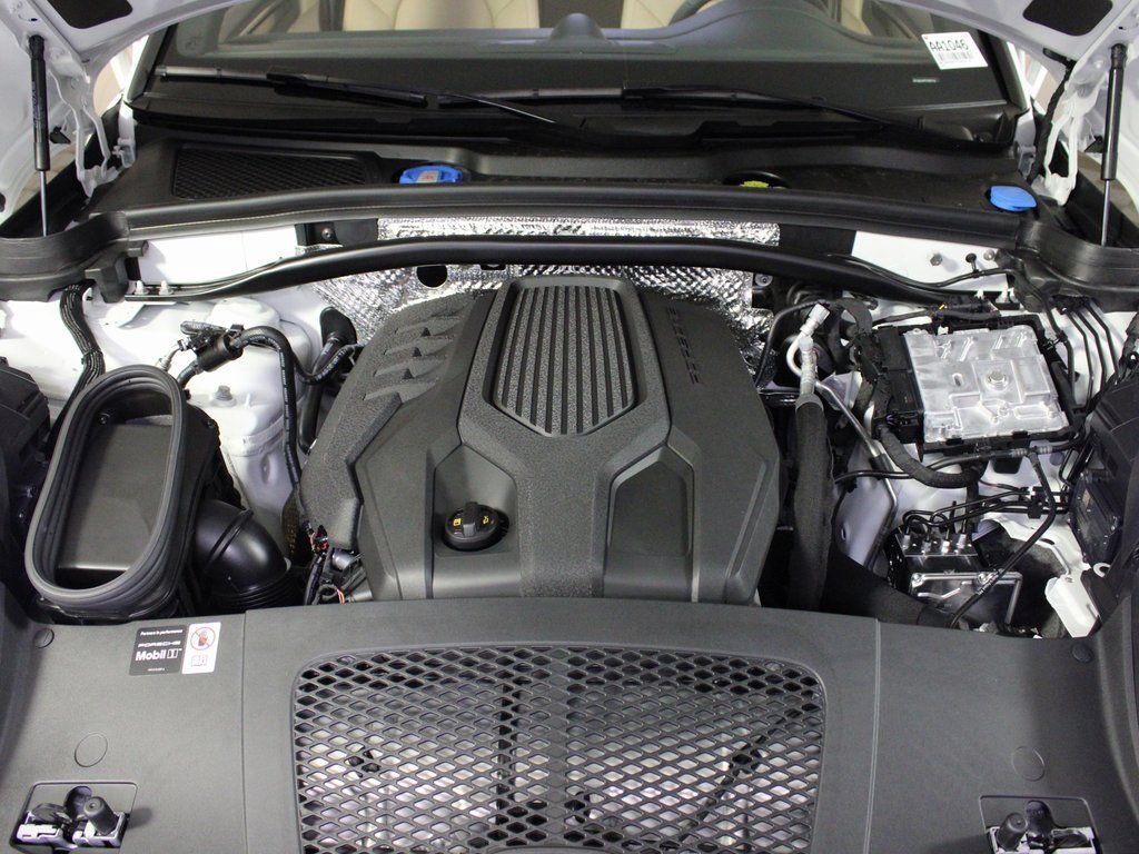 Certified 2026 Porsche Macan AWD/4WD image 41