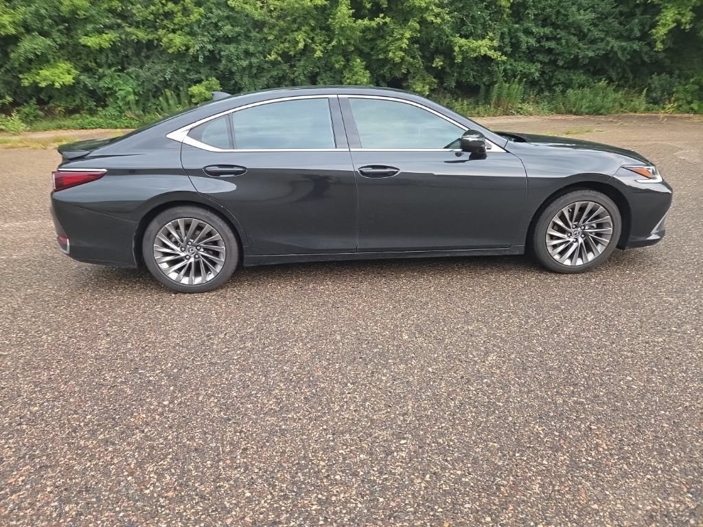Used 2024 Lexus ES 300h Ultra Luxury w/ Accessory Package (Z1) FWD image 23
