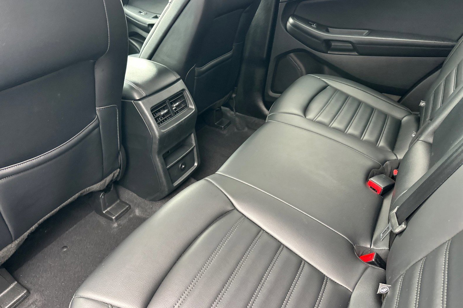 Used 2024 Ford Edge SEL image 12