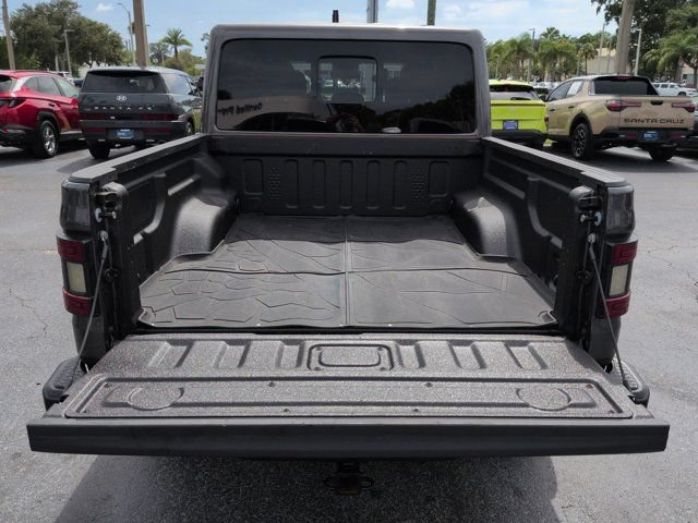 Used 2025 Jeep Gladiator Sport AWD/4WD image 13