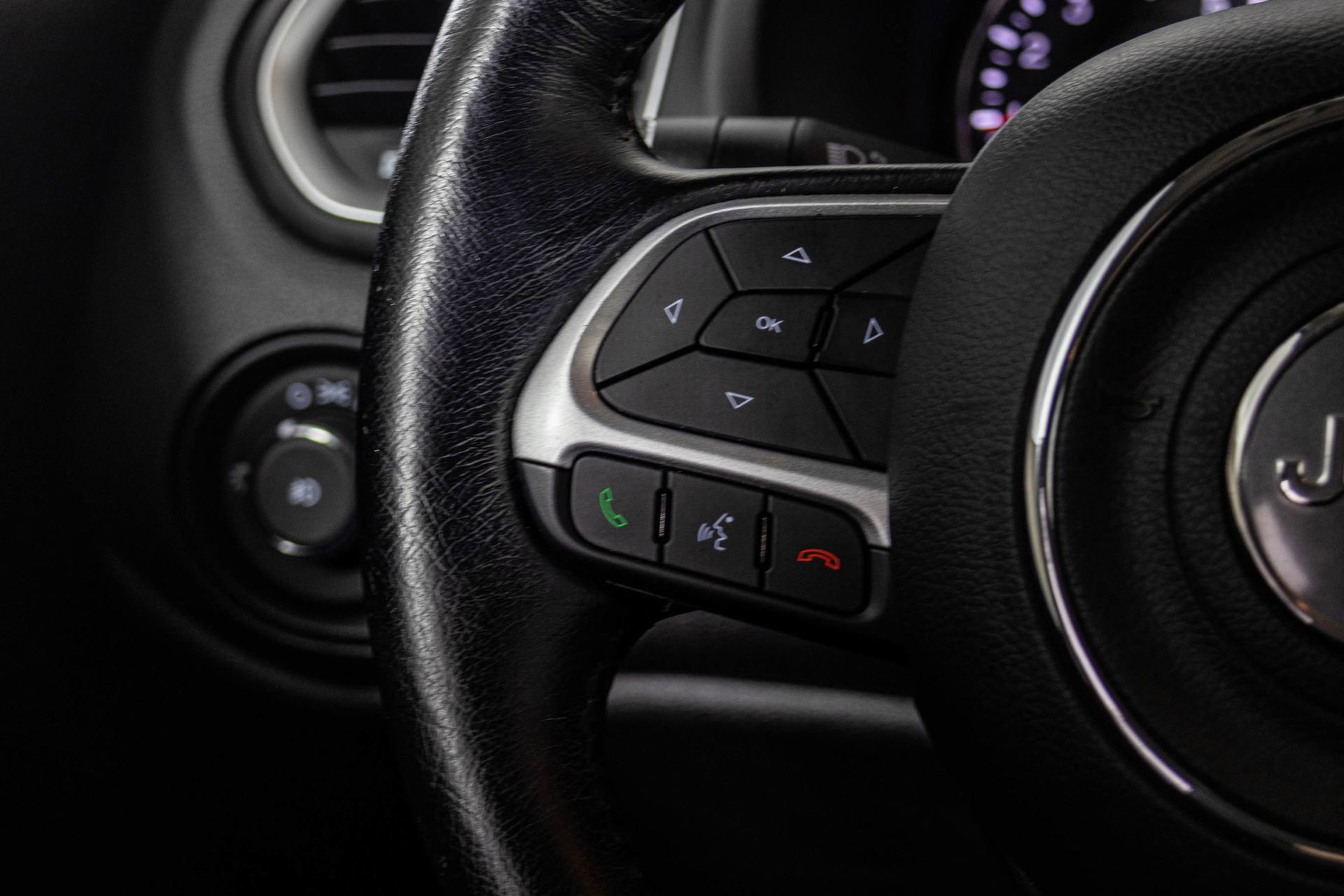 Used 2019 Jeep Renegade Latitude w/ Cold Weather Group image 31