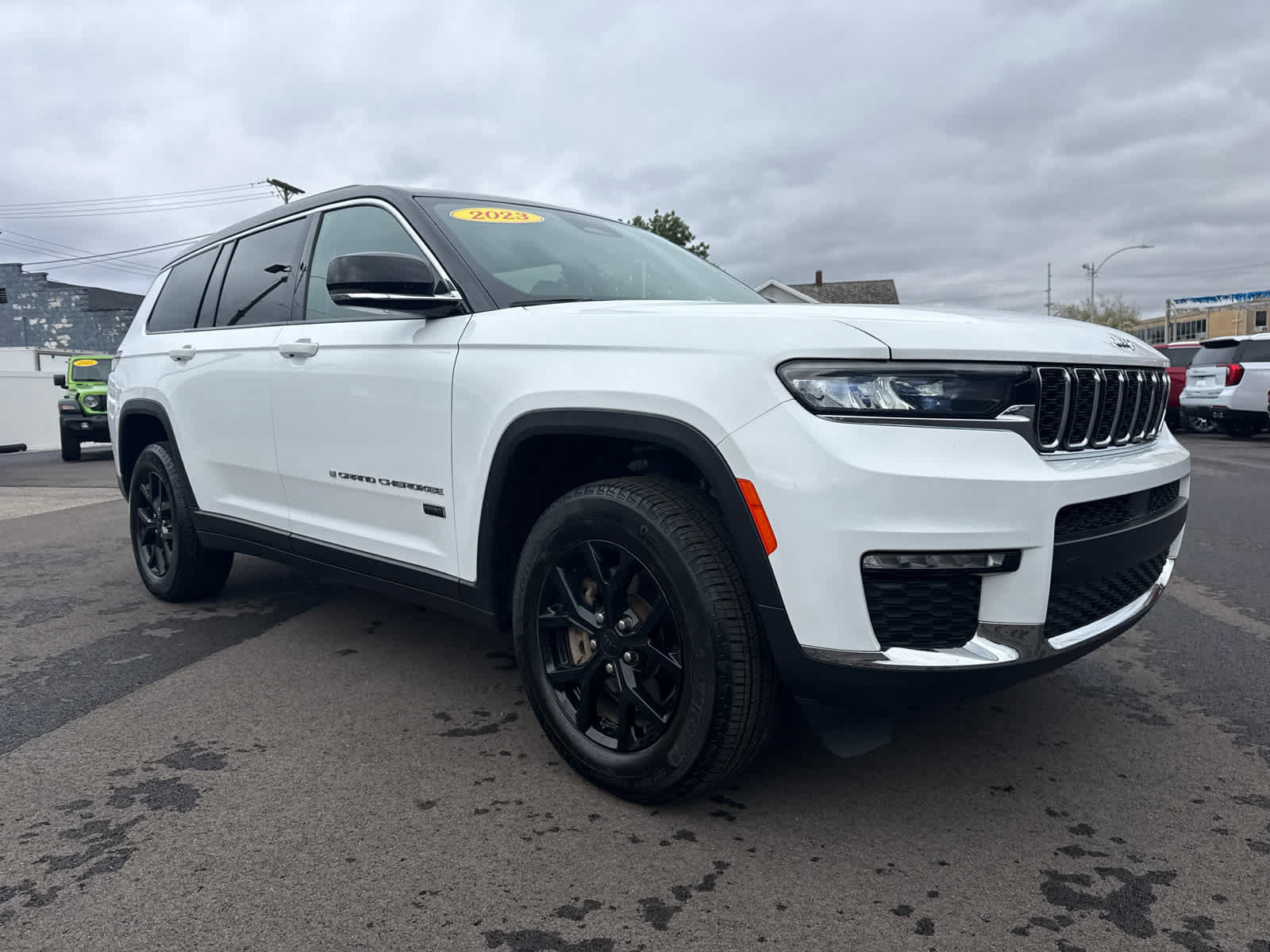 Used 2023 Jeep Grand Cherokee L Limited AWD/4WD image 3