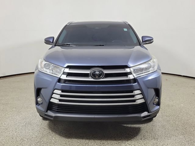 Used 2019 Toyota Highlander XLE FWD image 3