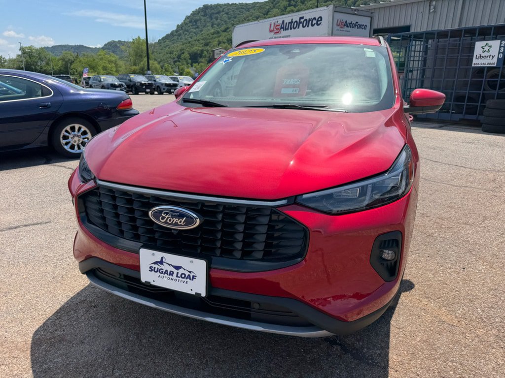 Used 2025 Ford Escape SE w/ PHEV Premium Package FWD image 2