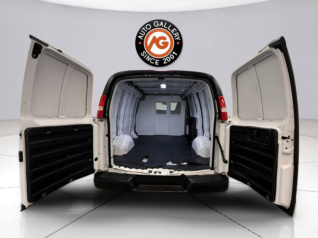 Used 2023 Chevrolet Express 3500 w/ Driver Convenience Package image 25