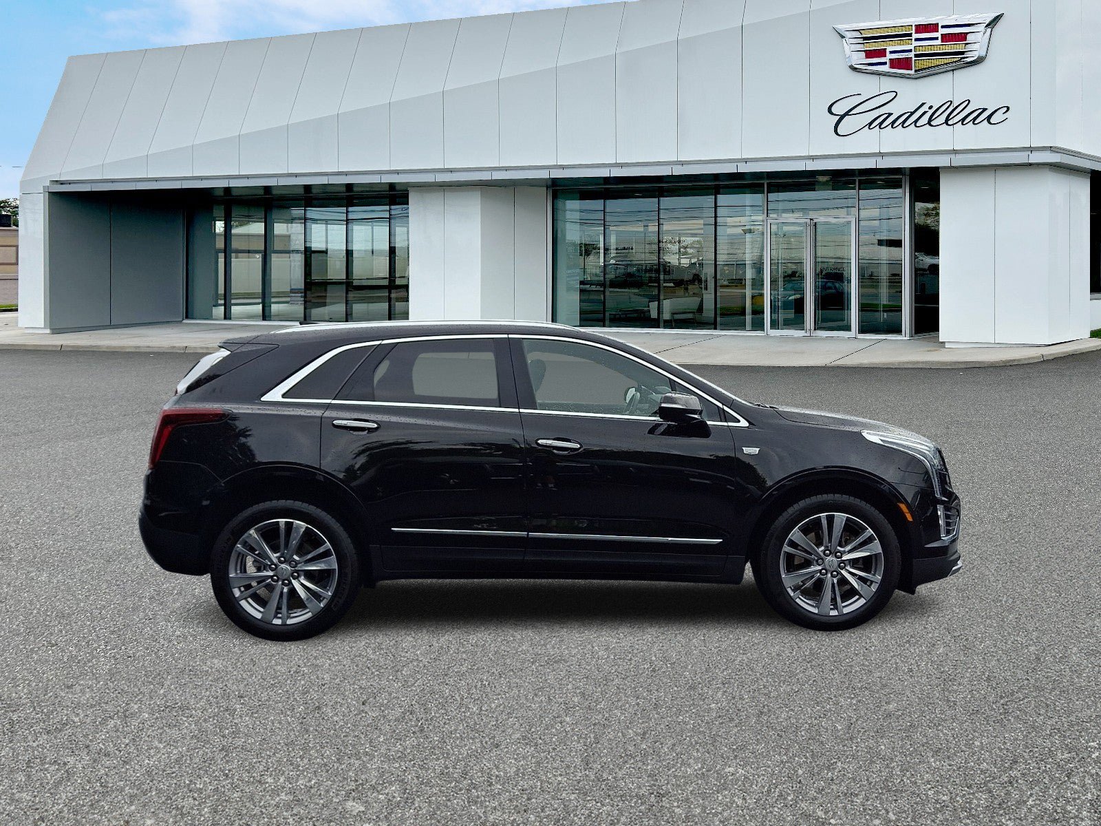 Certified 2024 Cadillac XT5 Premium Luxury w/ LPO, Floor Liner Package AWD/4WD image 6