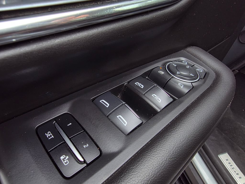 Used 2024 Chevrolet Tahoe High Country AWD/4WD image 12