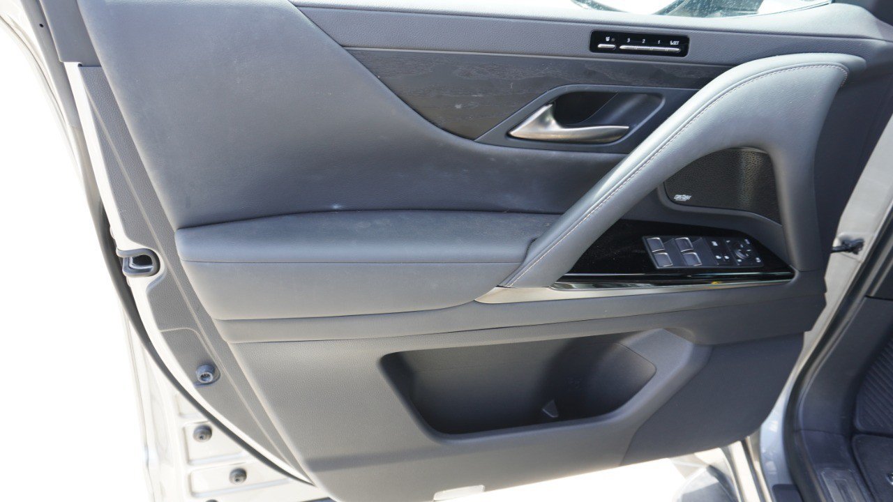 Used 2022 Lexus LX 600 4WD w/ Accessory Package (Z1) image 14