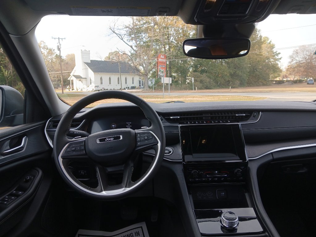 Certified 2023 Jeep Grand Cherokee Laredo X image 7