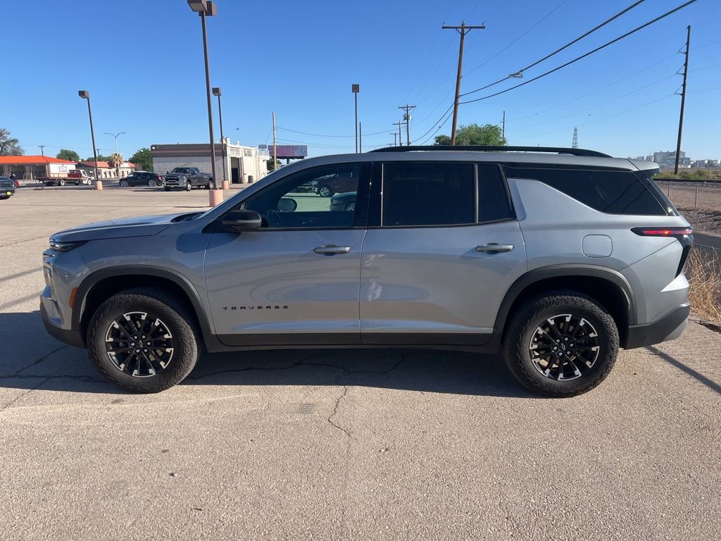 Used 2025 Chevrolet Traverse Z71 AWD/4WD image 2
