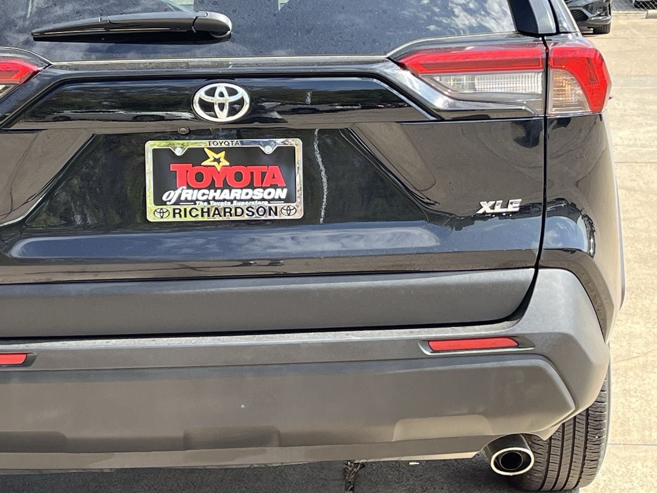 Used 2025 Toyota RAV4 XLE FWD image 6