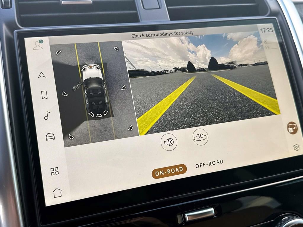 New 2025 Land Rover Discovery Dynamic SE image 22